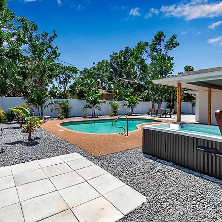 Pool & Play Oasis! All The Amenities & Near Ami!